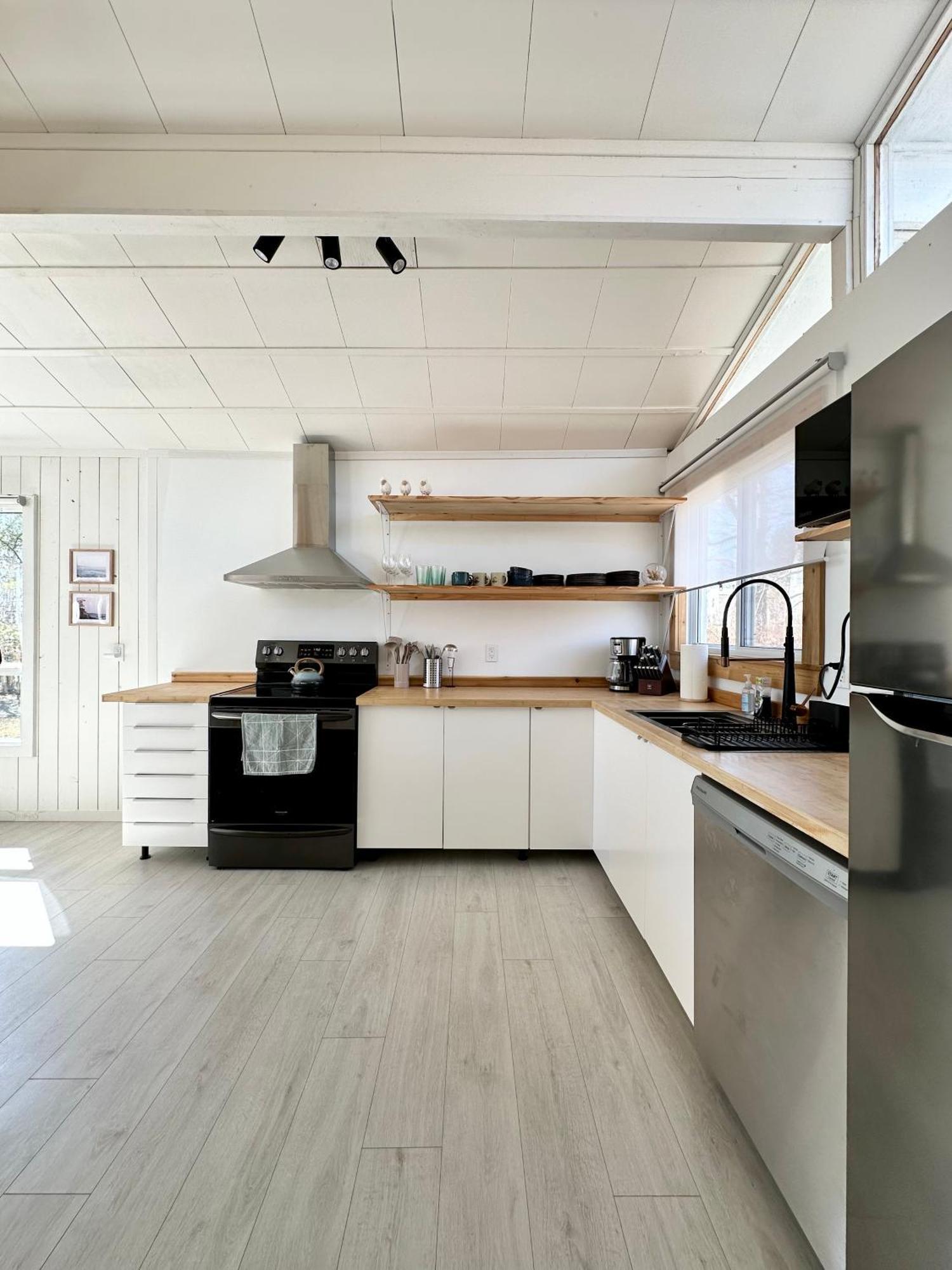 Blissful Oceanfront Cottage In Port Mouton Екстер'єр фото